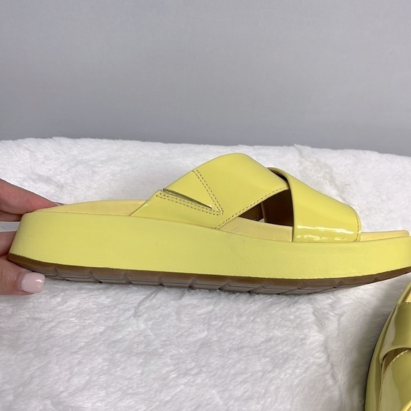 Ugg Emily Platform Slide Sandal size 6 - Picture 10 of 11